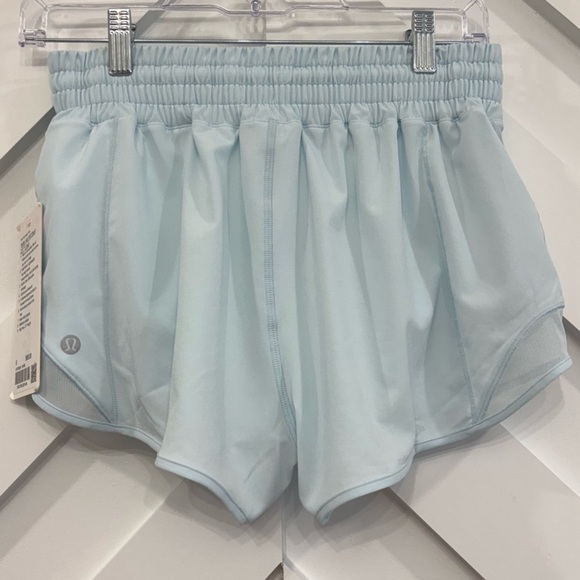 NWT Lululemon Hotty Hot Shorts 2.5" Size 6 In Sheer Blue - Picture 1 of 8